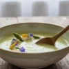 Soupe légère aux asperges : recette facile et printanière